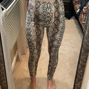 Snake print leggings
